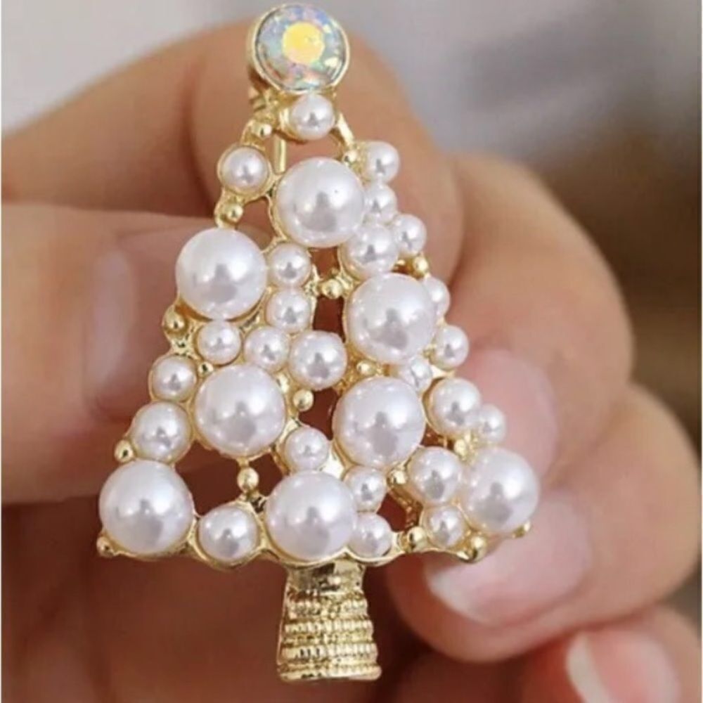 Vintage Style Pearl and Crystal Christmas Tree Gold Brooch Pin